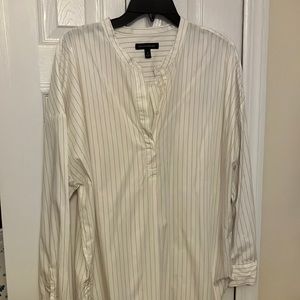 Banana Republic 1/4 Button Down Tunic w Gray Pin Stripe